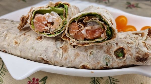 Роллы из лаваша с мясными деликатесами